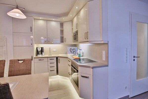 Køleskab, mikrobølgeovn, ovn, opvaskemaskine