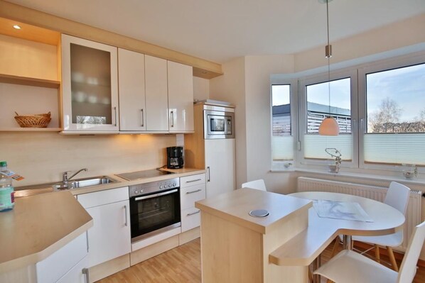 Køleskab, mikrobølgeovn, ovn, opvaskemaskine