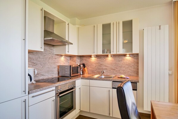 Køleskab, mikrobølgeovn, ovn, opvaskemaskine