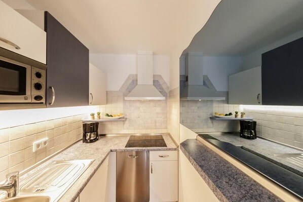 Fridge, microwave, dishwasher, coffee/tea maker