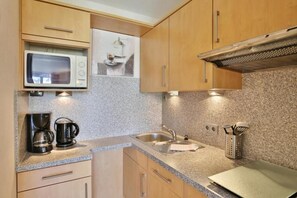 Kühlschrank, Mikrowelle, Geschirrspüler