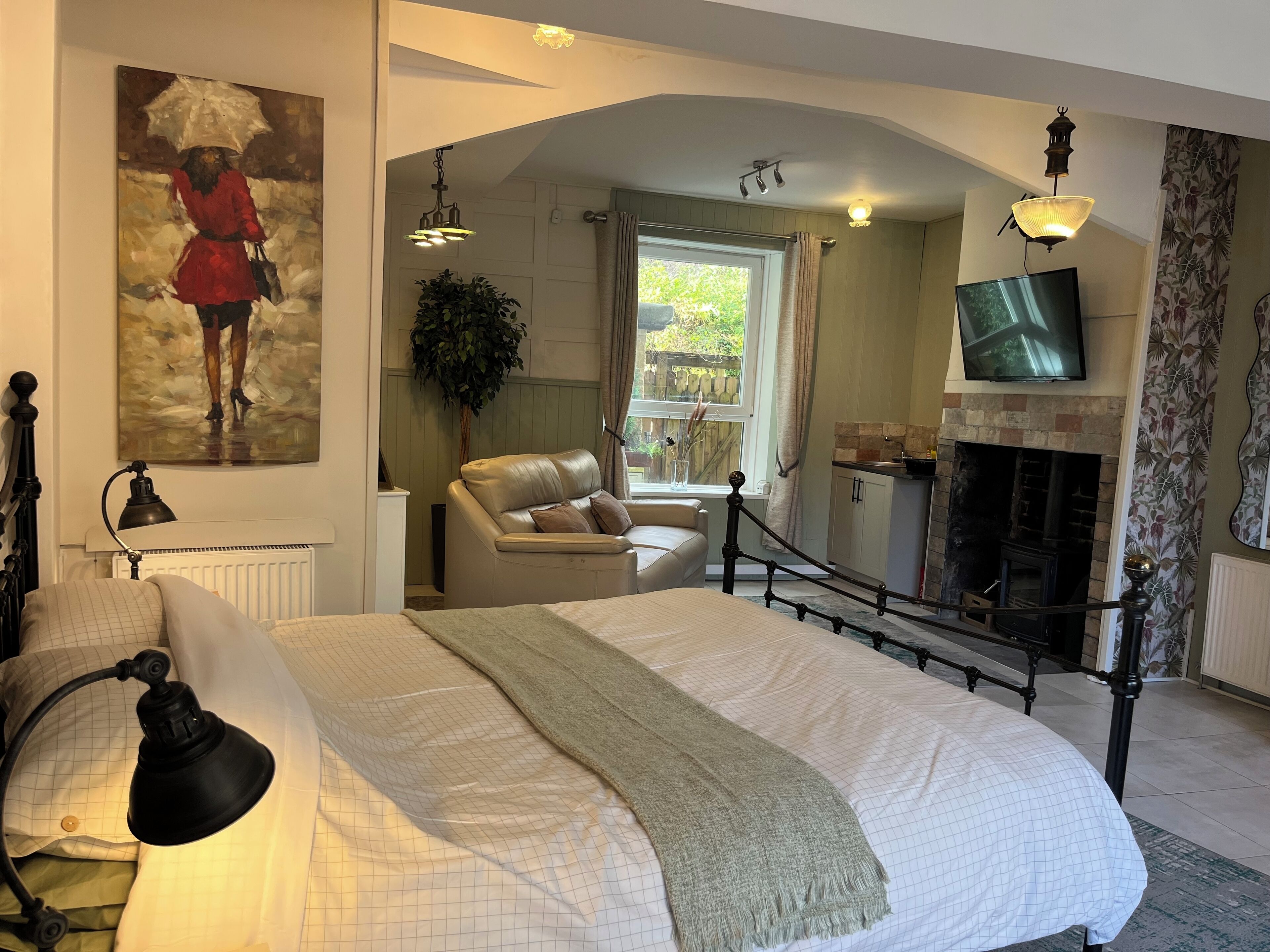 Iron/ironing board, free WiFi, bed sheets