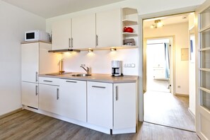 Microwave, dishwasher, coffee/tea maker, electric kettle