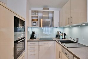 Køleskab, mikrobølgeovn, ovn, opvaskemaskine