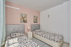 2 chambres, fer et planche à repasser, accès au Wi-Fi (inclus)