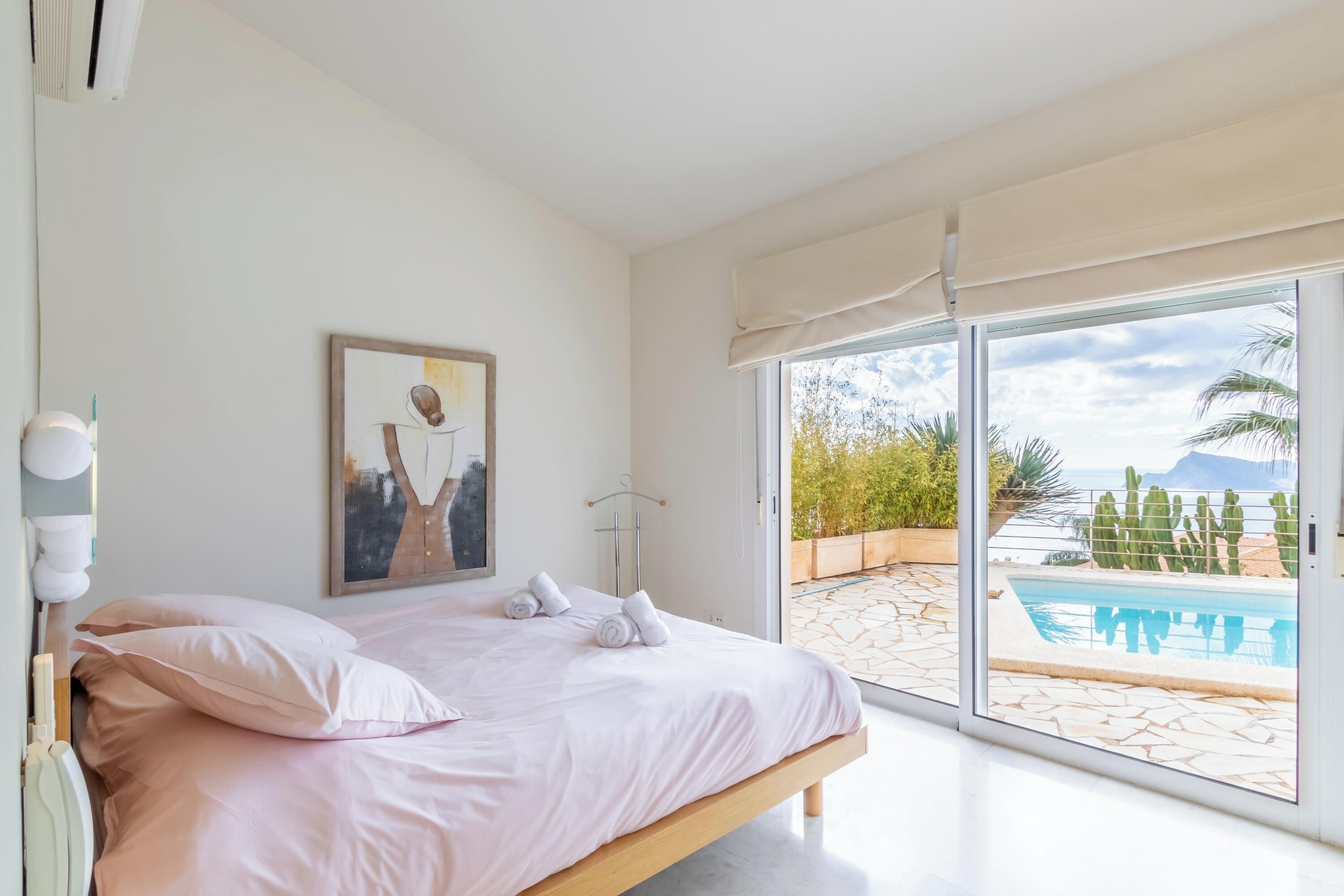 3 slaapkamers, een strijkplank/strijkijzer, gratis wifi, beddengoed