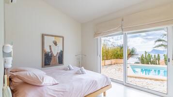 3 slaapkamers, een strijkplank/strijkijzer, gratis wifi, beddengoed