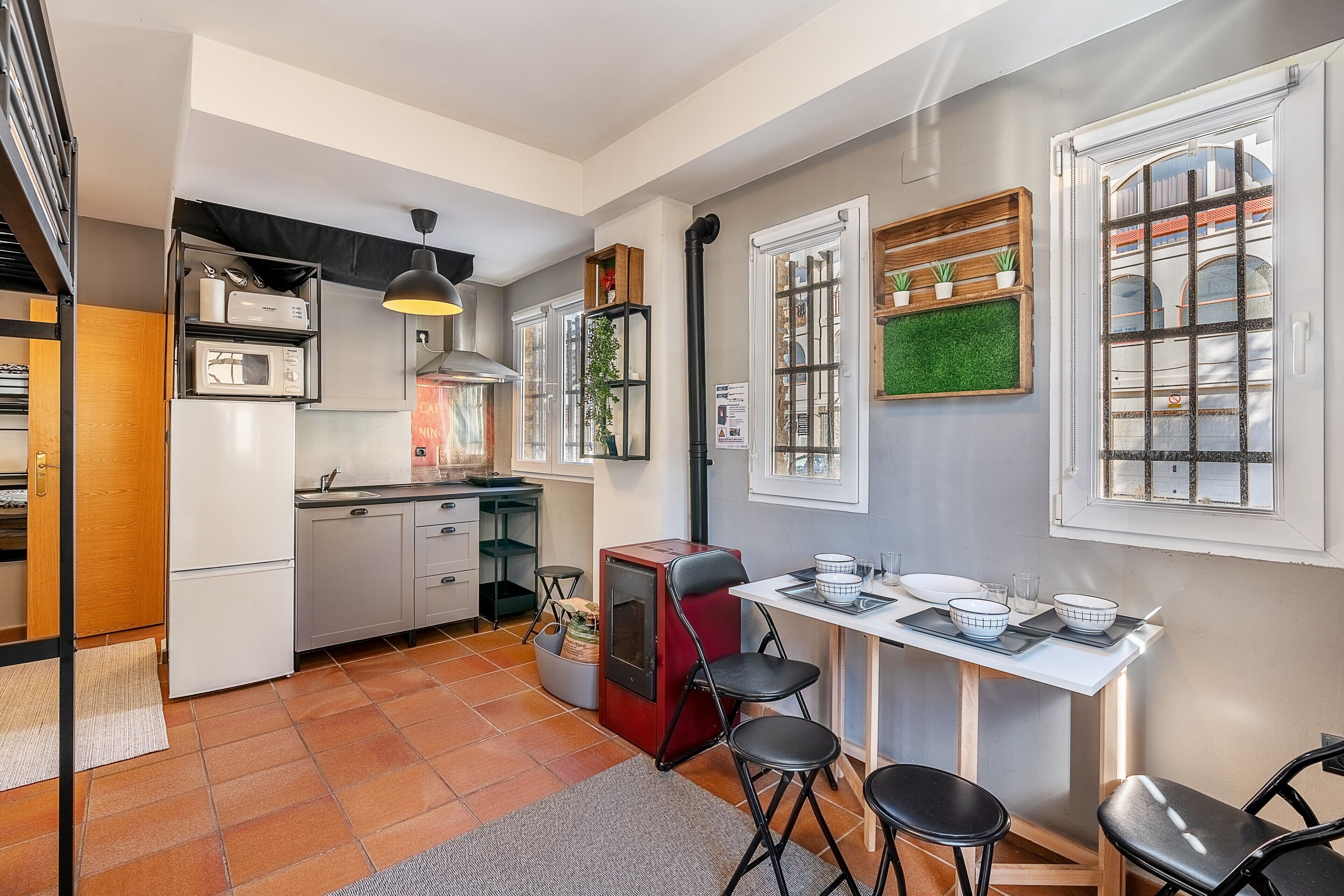 冰箱、微波炉、烤箱、炉灶