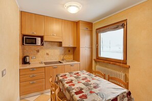 Fridge, microwave, stovetop, dishwasher - Apartment "Piz Filone" with Mountain View, Wi-Fi (Livigno)