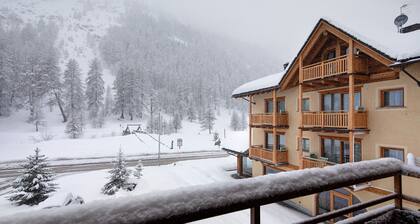 Appartamento Piz Saliente with Mountain View, Wi-Fi, Terrace & Garden