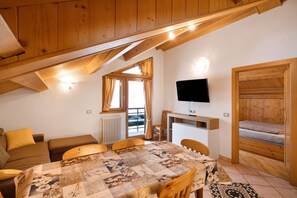 Interior - Appartamento Piz Saliente with Mountain View, Wi-Fi, Terrace & Garden (Livigno)