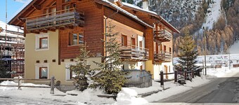 Paradisin Apartment with Mountain Views