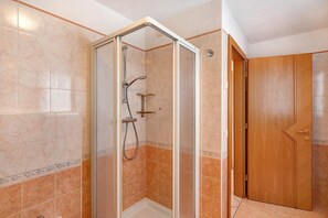 Shower, hair dryer, towels - Paradisin Apartment with Mountain Views (Livigno)