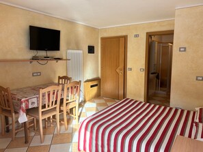 1 bedroom, free WiFi, bed sheets - Apartment Breva with Mountain View, Wi-Fi, Balcony & Garden (Livigno)