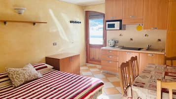 1 quarto, Wi-Fi de cortesia, roupa de cama