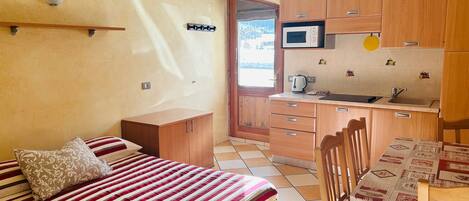 1 室のベッドルーム、WiFi (無料)、ベッドシーツ