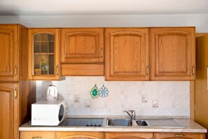 Fridge, microwave, stovetop, dishwasher - 'Appartamento Vago' with Mountain View, Wi-Fi, Balcony & Garden (Livigno)