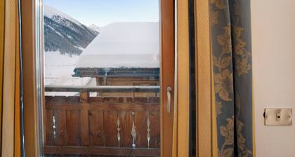 Ferienwohnung Tre mit Bergblick, Balkon und WLAN
