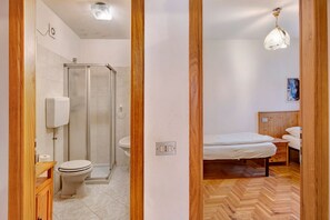 Shower, hair dryer, towels - Apartment Tre with Mountain View, Balcony & Wi-Fi (Livigno)
