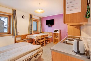 2 bedrooms, free WiFi, bed sheets - Apartment Tre with Mountain View, Balcony & Wi-Fi (Livigno)