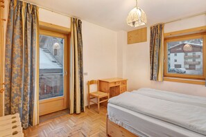 2 bedrooms, free WiFi, bed sheets - Apartment Tre with Mountain View, Balcony & Wi-Fi (Livigno)