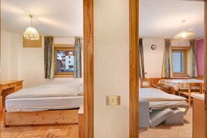 2 bedrooms, free WiFi, bed sheets - Apartment Tre with Mountain View, Balcony & Wi-Fi (Livigno)
