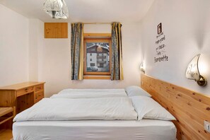 2 bedrooms, free WiFi, bed sheets - Apartment Tre with Mountain View, Balcony & Wi-Fi (Livigno)