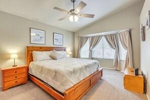 3 bedrooms, laptop workspace, iron/ironing board, Internet - Patio + Fire Pit: Peoria Getaway Near Golfing! (Peoria)