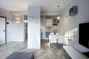 冰箱、微波炉、烤箱、炉灶