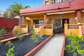 Property grounds - Apartment 'Casa Anpi' with Pool View, Wi-Fi, Garden & Terrace (Costa Antigua)