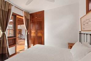 3 bedrooms, iron/ironing board, free WiFi, bed sheets - VillaSal House with Partial Sea Views, Pool, Wi-Fi, Garden & Terrace (Playa Blanca)