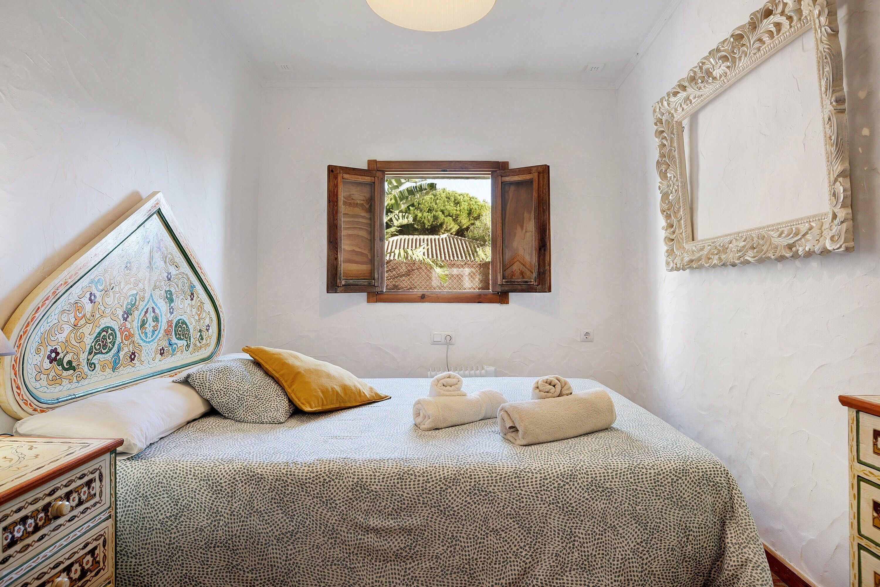 3 bedrooms, iron/ironing board, WiFi (free), bed sheets