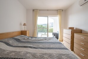 3 bedrooms, iron/ironing board, free WiFi, bed sheets - Holiday Home Casa Curumbico with Sea & Mountain View, Garden and Wi-Fi (Almunecar)