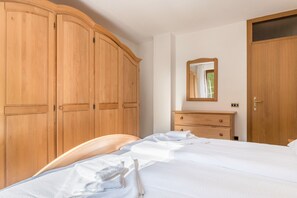 3 habitaciones, tabla de planchar con plancha y wifi gratis