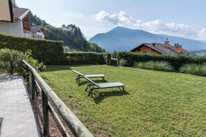 Property grounds - Apartment "Dorsino" with Mountain View, Balcony and Wi-Fi (San Lorenzo Dorsino)