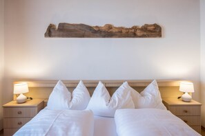 1 bedroom, free WiFi, bed sheets - Apartment 'Beckenbinder Schlern' with Garden, Wi-Fi & Mountain View (Jenesien)