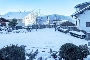 Property grounds - Apartment 'Beckenbinder Schlern' with Garden, Wi-Fi & Mountain View (Jenesien)