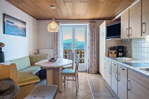 Interior - Apartment 'Beckenbinder Schlern' with Garden, Wi-Fi & Mountain View (Jenesien)