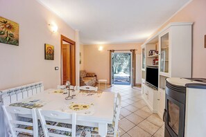 Interior - Holiday Home 'Paola E Del Poeta' with Shared Pool, Private Garden and Wi-Fi (Dolcedo)