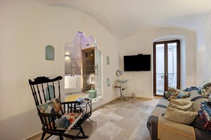 Living area - Apartment "La stanza segreta platinum" with Balcony & Wi-Fi (Dolceacqua)