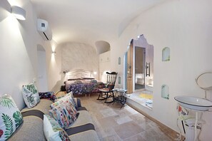 1 bedroom, free WiFi, bed sheets - Apartment "La stanza segreta platinum" with Balcony & Wi-Fi (Dolceacqua)