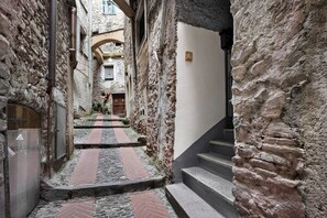 Interior - Apartment "La stanza segreta platinum" with Balcony & Wi-Fi (Dolceacqua)