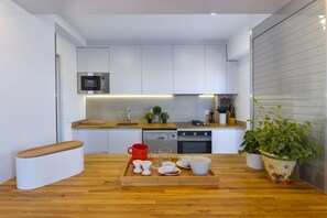 Réfrigérateur, micro-ondes, four, lave-vaisselle