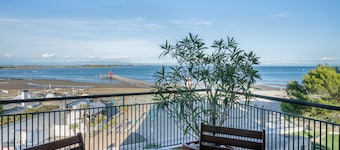Apartment "La Terrazza Sul Faro" with Sea View, Balcony and Wi-Fi
