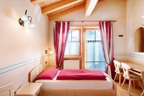 2 bedrooms, free WiFi, bed sheets - Chalet "Betty Apartment Larasc" with Mountain View, Wi-Fi, Balcony & Garden (Livigno)