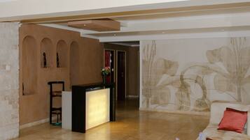 Espace de soins pour les couples, sauna, bain Ă  remous, hammam