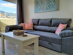 TV - Luxury Apartment in BenalBeach with Beach Views (Benalmádena)