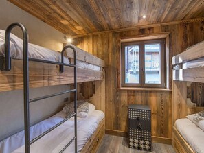 4 bedrooms, free WiFi, bed sheets
