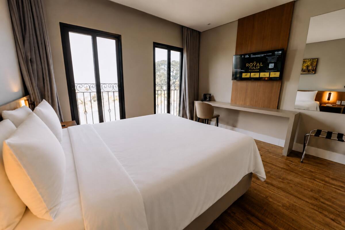 Superior Room, 1 Queen Bed, City View | In-room safe, desk, free WiFi, bed sheets