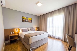 객실 내 금고, 책상